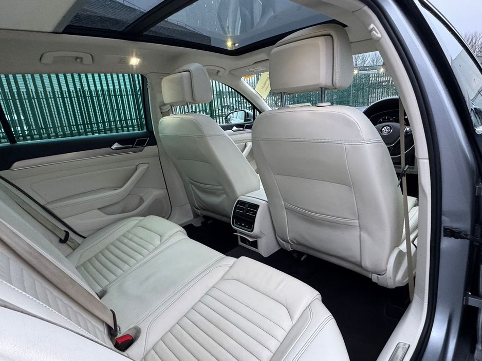 2018 Volkswagen Passat - image 17