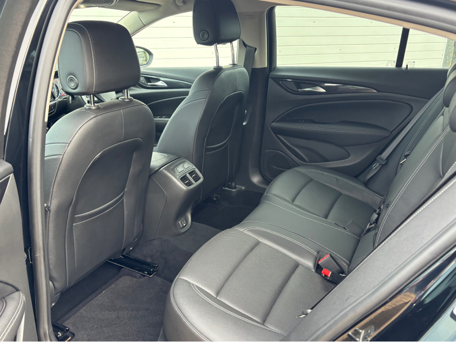 2022 Opel Insignia - image 14