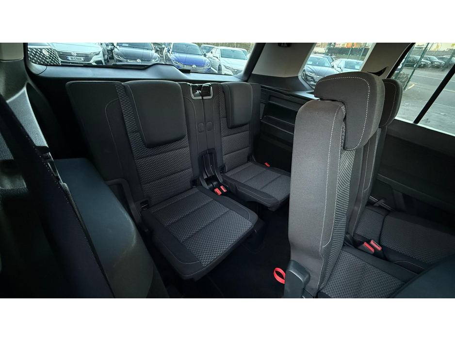 2016 Volkswagen Touran - image 19