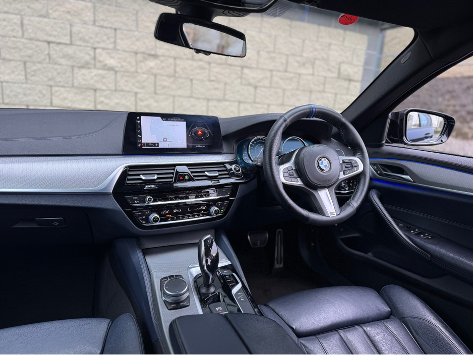 2017 BMW 5 Series - image 23