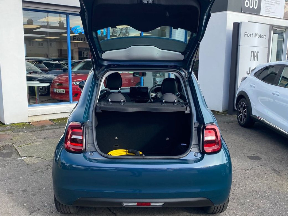 2025 Fiat 500e - image 7