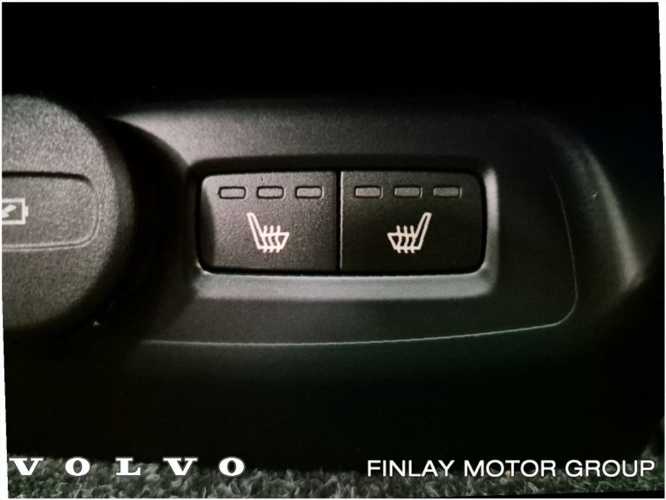 2022 Volvo XC40 - image 28