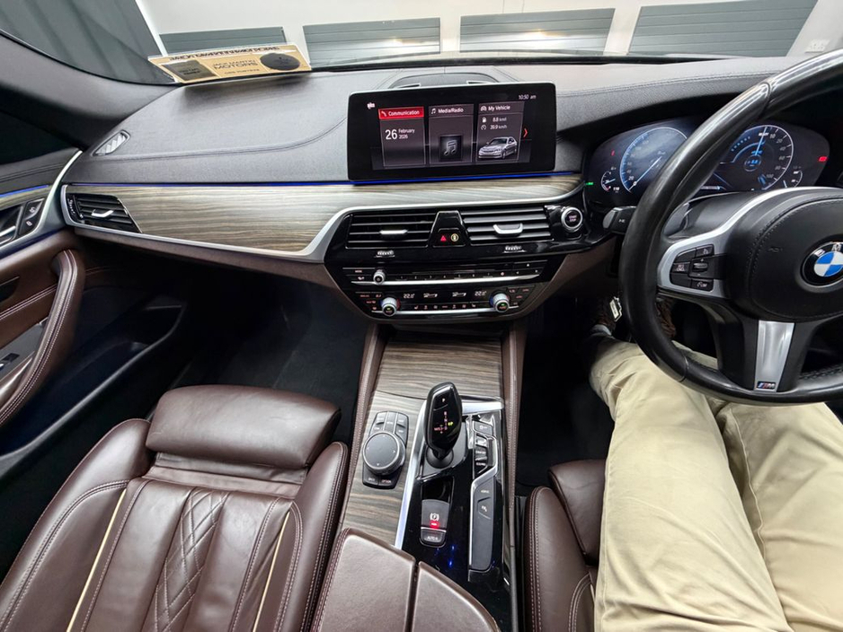 2019 BMW 5 Series - image 23