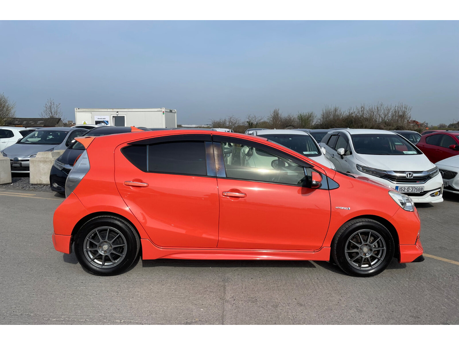 2014 Toyota Aqua - image 4