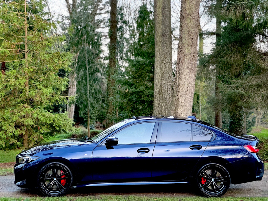 2024 BMW 3 Series - image 37