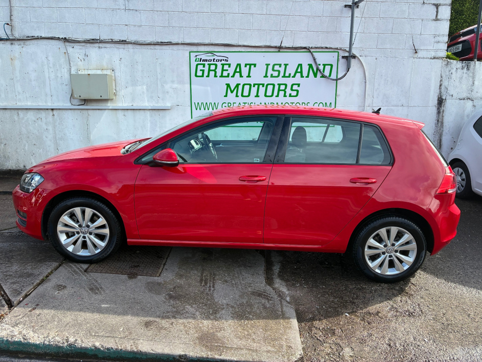 2014 Volkswagen Golf - image 2