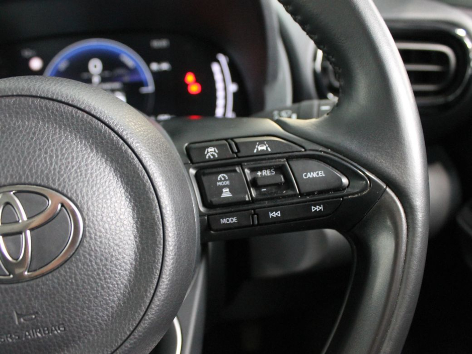 2024 Toyota Yaris - image 24