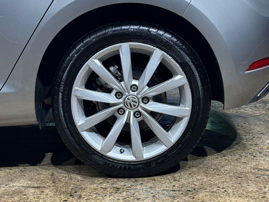 2018 Volkswagen Golf - image 9