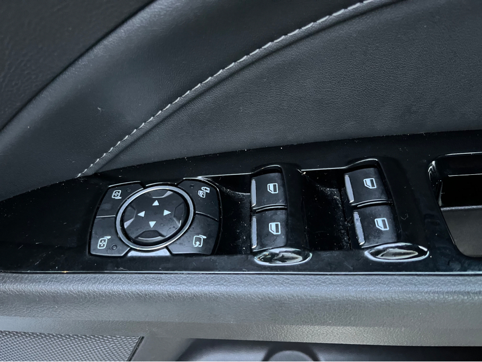 2020 Ford Mondeo - image 26