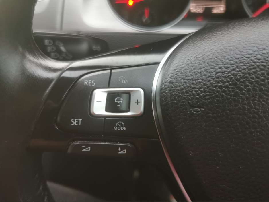 2016 Volkswagen Golf - image 22