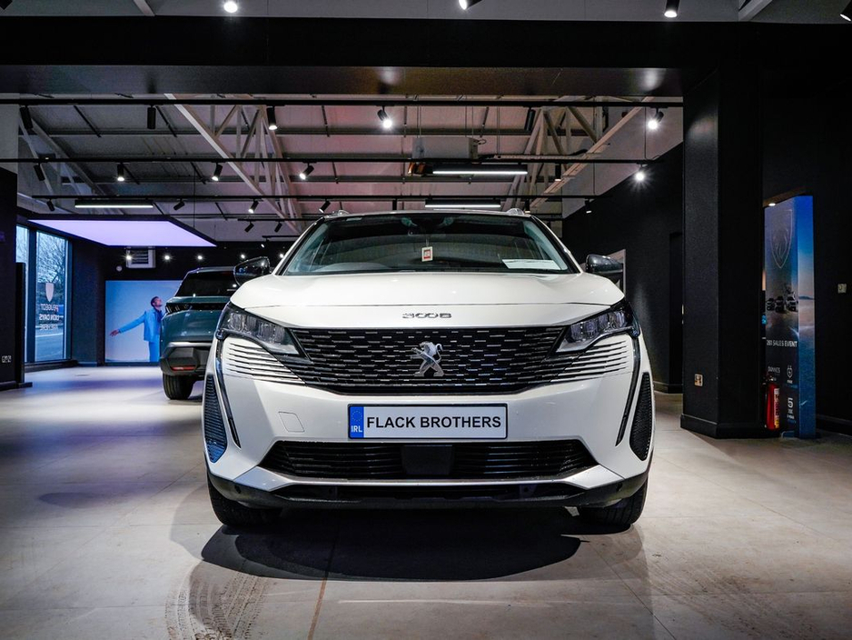 2022 Peugeot 3008 - image 2