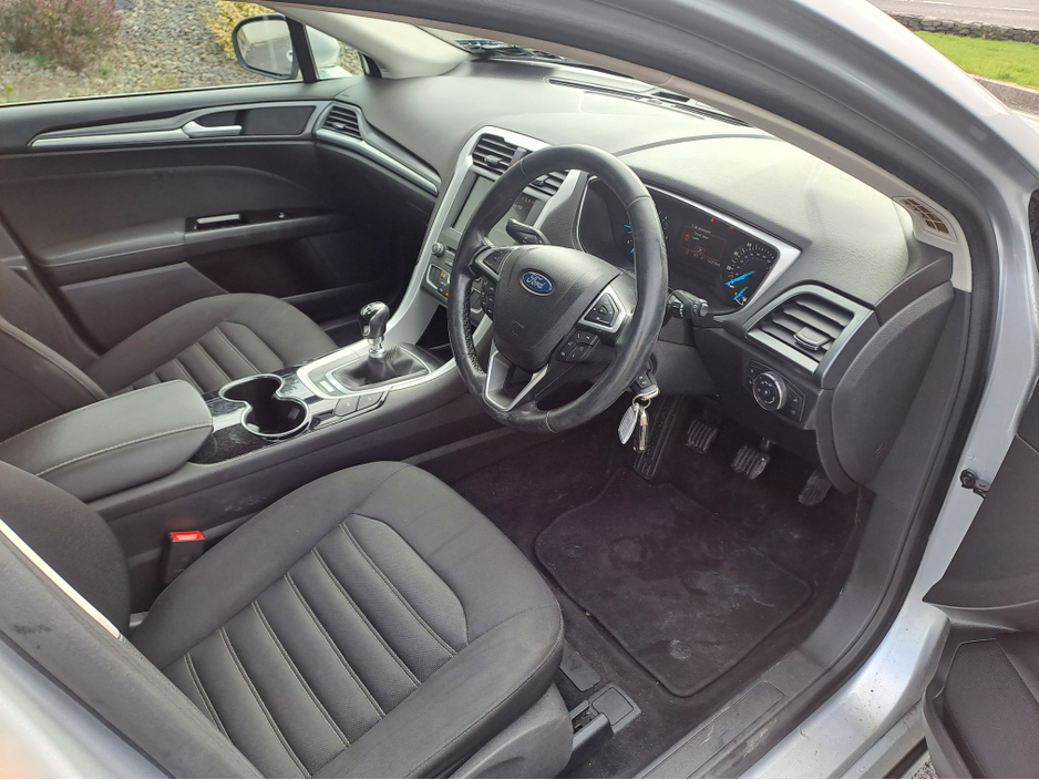 2016 Ford Mondeo - image 4