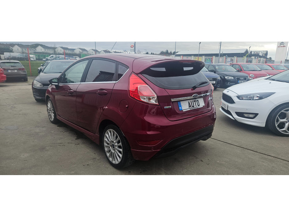 2015 Ford Fiesta - image 8