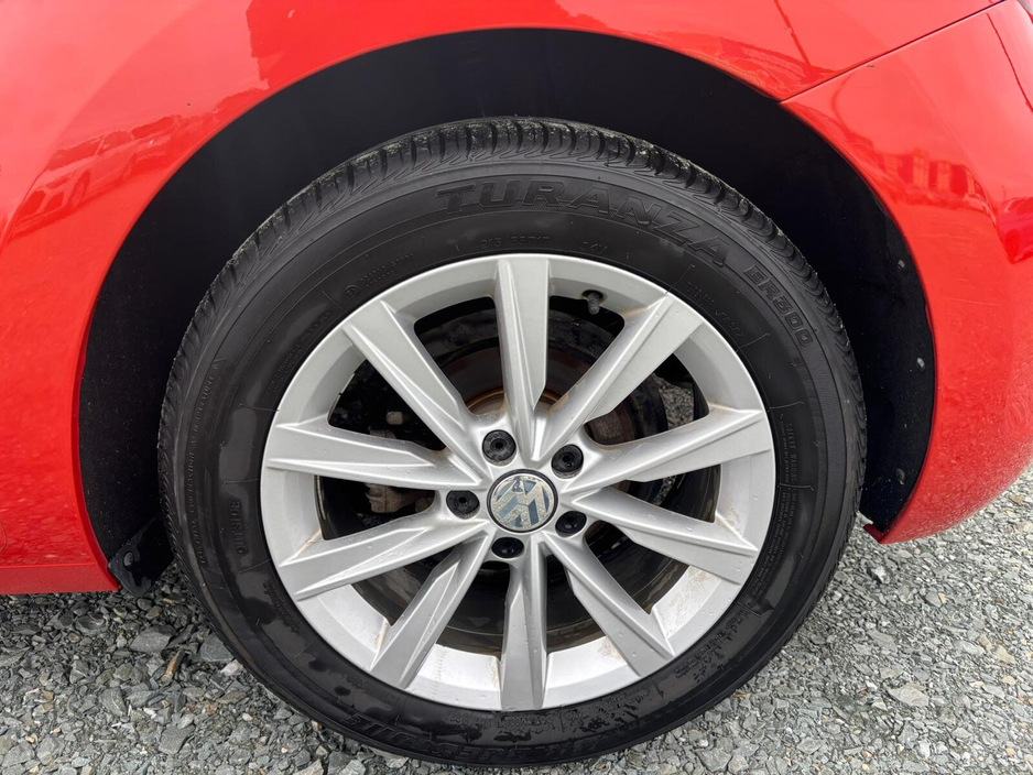 2018 Volkswagen Beetle - image 8