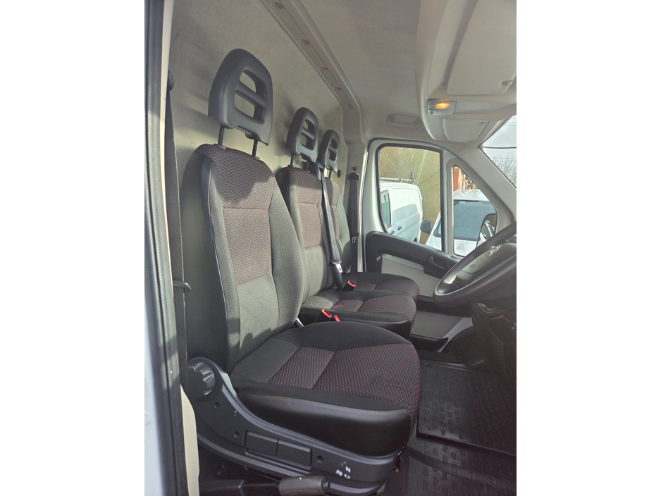 2020 Citroen Relay - image 13