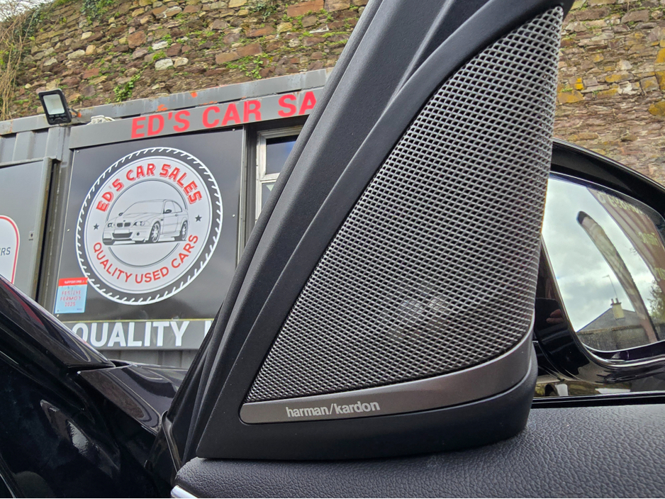 2017 BMW 5 Series - image 22