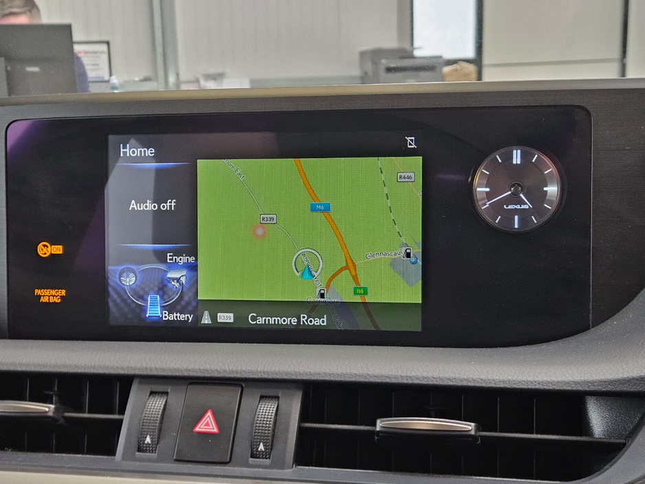 2019 Lexus ES 300 H - image 18