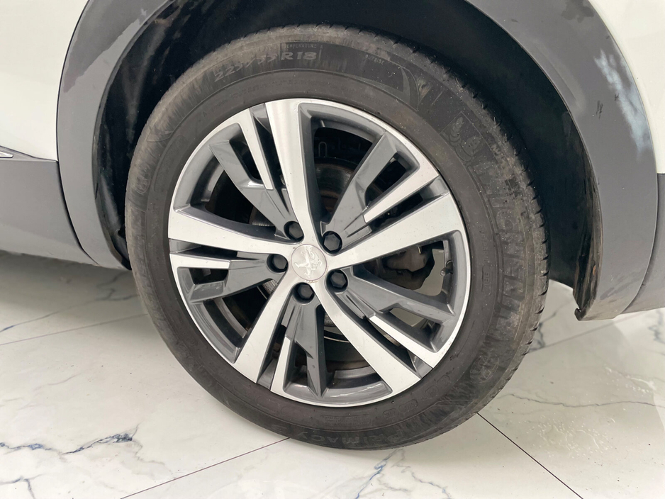 2021 Peugeot 3008 - image 9