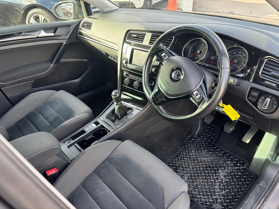 2014 Volkswagen Golf - image 15