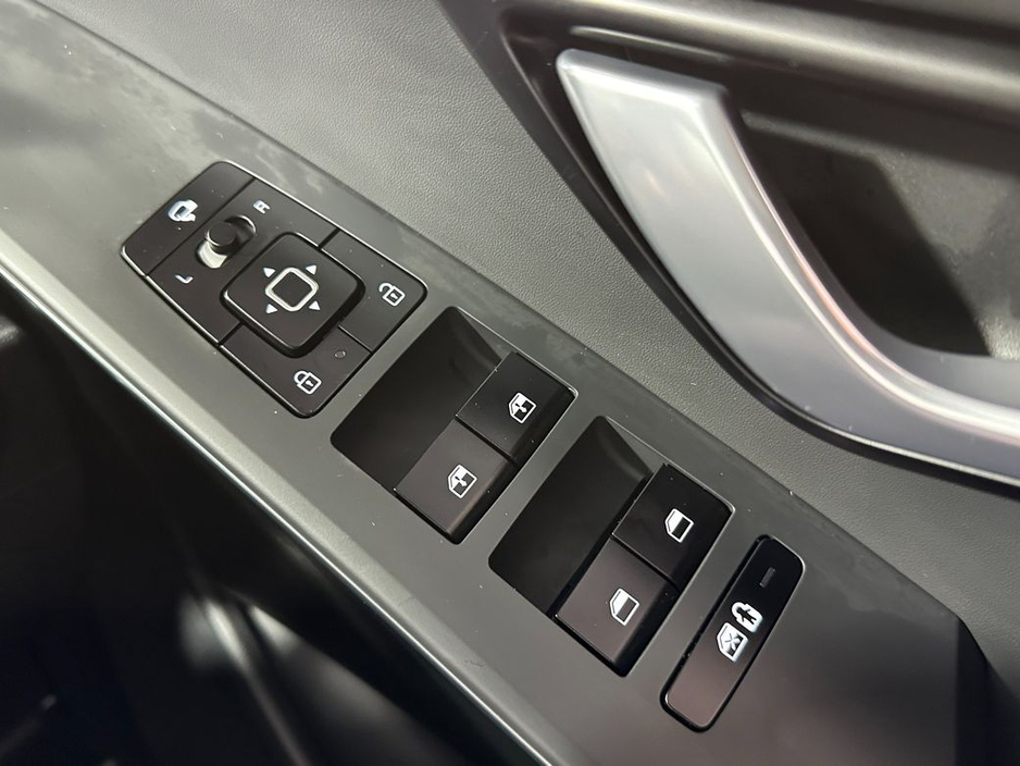 2023 Kia Niro - image 23