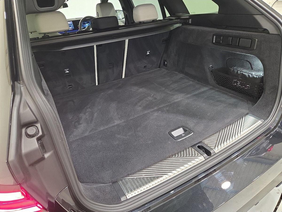 2025 BMW i5 - image 13