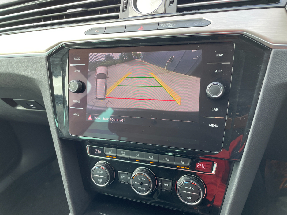 2019 Volkswagen Passat - image 11