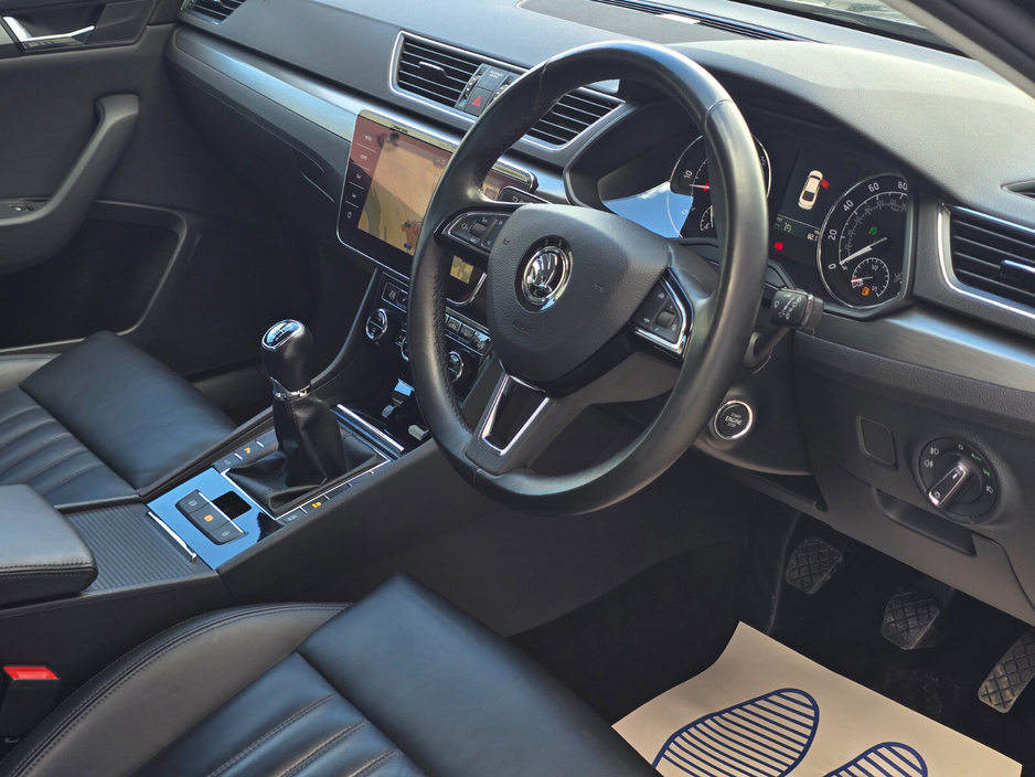 2018 Skoda Superb - image 32