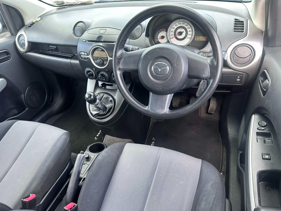 2010 Mazda Mazda2 - image 12