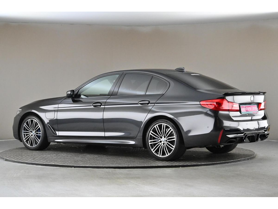 2018 BMW 5 Series - image 6