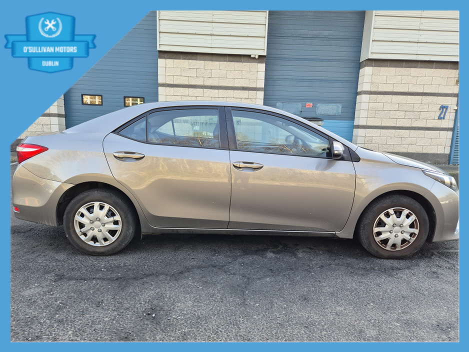 2015 Toyota Corolla - image 4