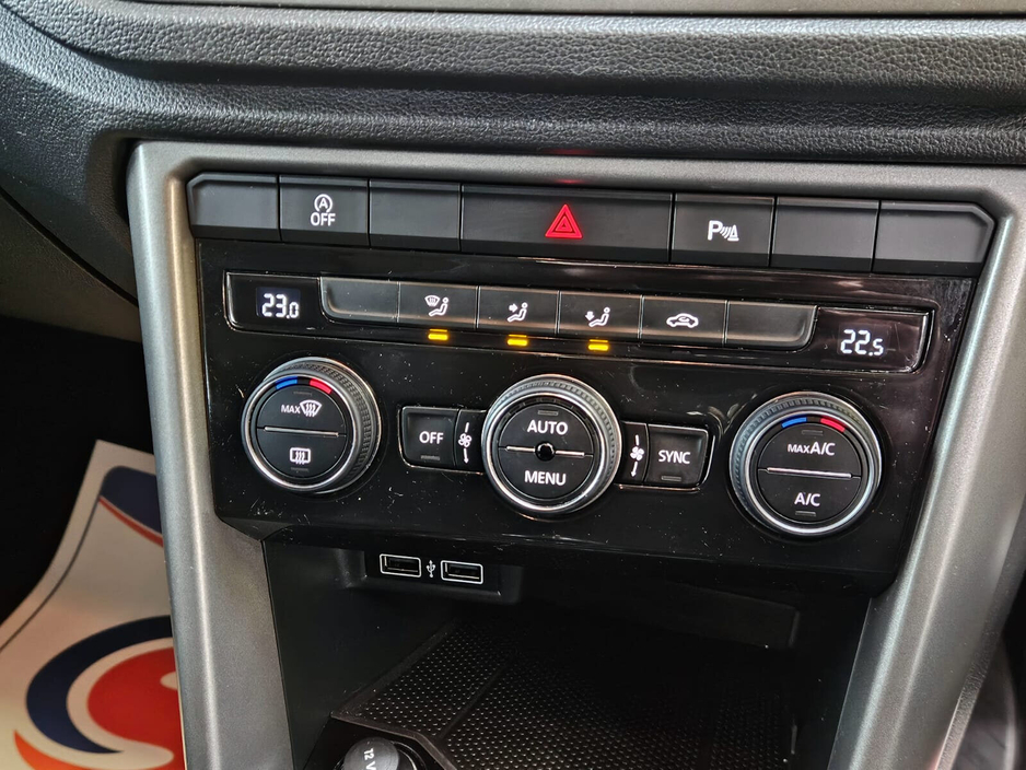 2020 Volkswagen T-Roc - image 10