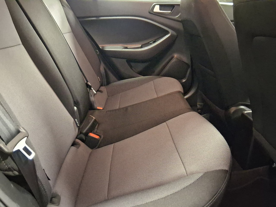 2017 Hyundai i20 - image 8