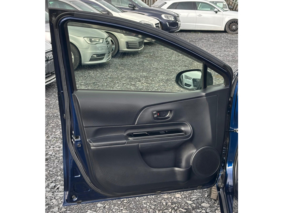 2019 Toyota Aqua - image 10