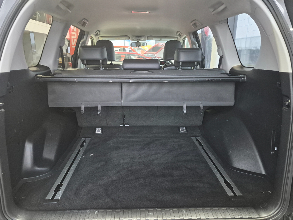 2016 Toyota Landcruiser - image 8