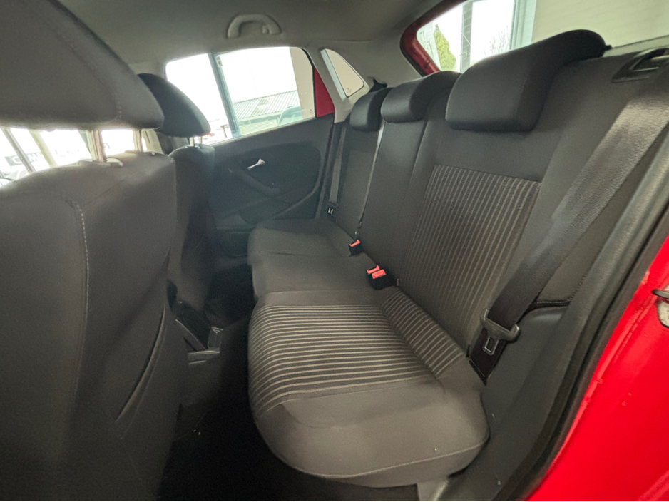 2012 Volkswagen Polo - image 12