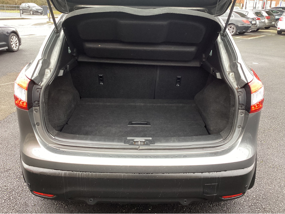2014 Nissan Qashqai - image 14