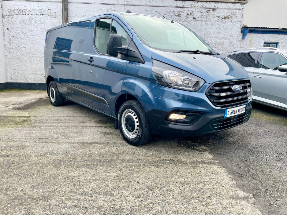 2023 Ford Transit Custom - image 2
