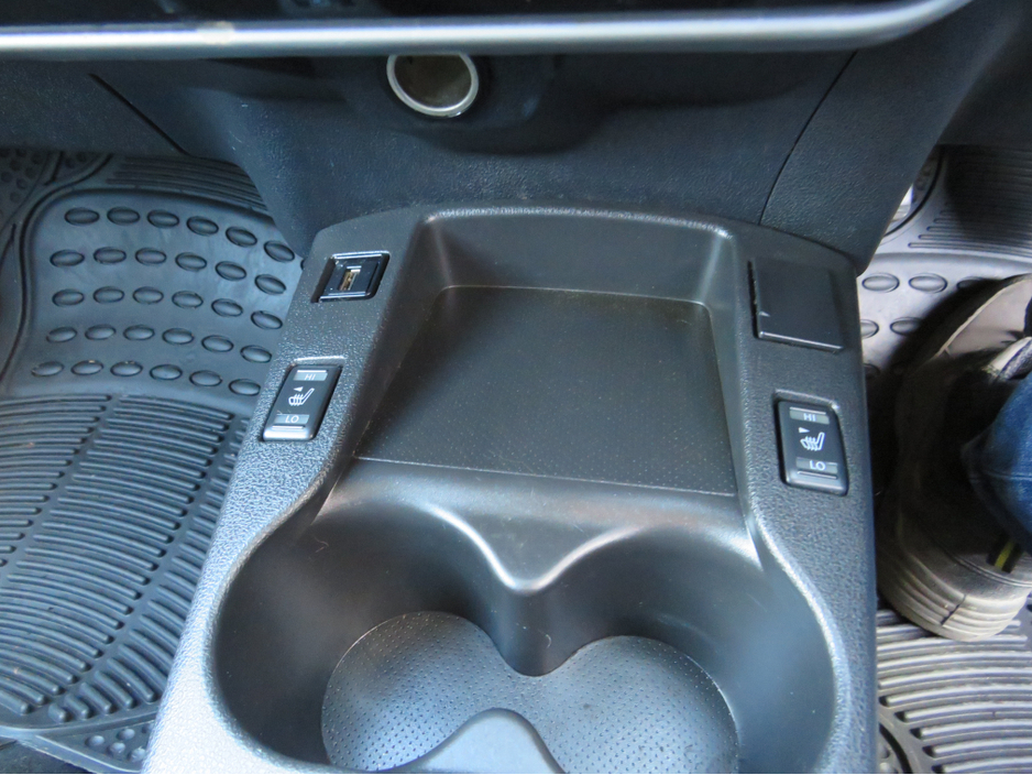 2014 Nissan Leaf - image 8