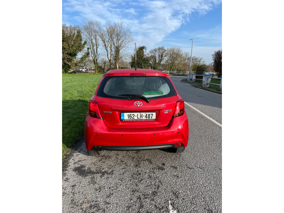 2016 Toyota Yaris - image 6