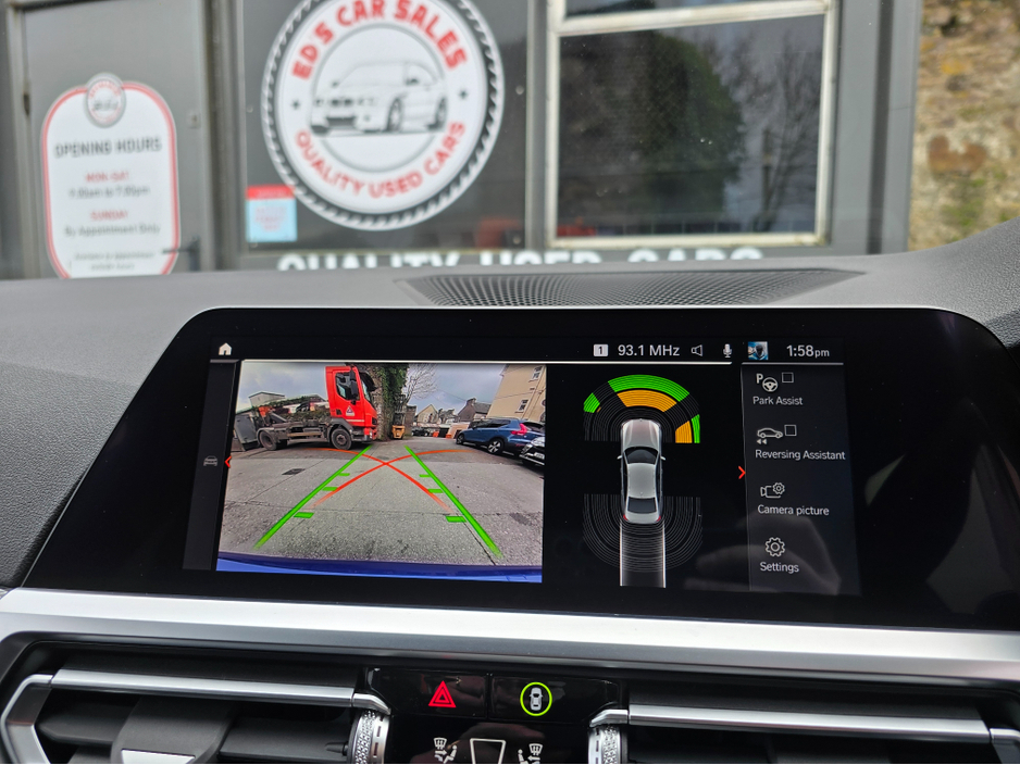 2021 BMW 3 Series - image 22