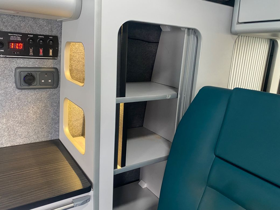 2018 Volkswagen Transporter - image 22