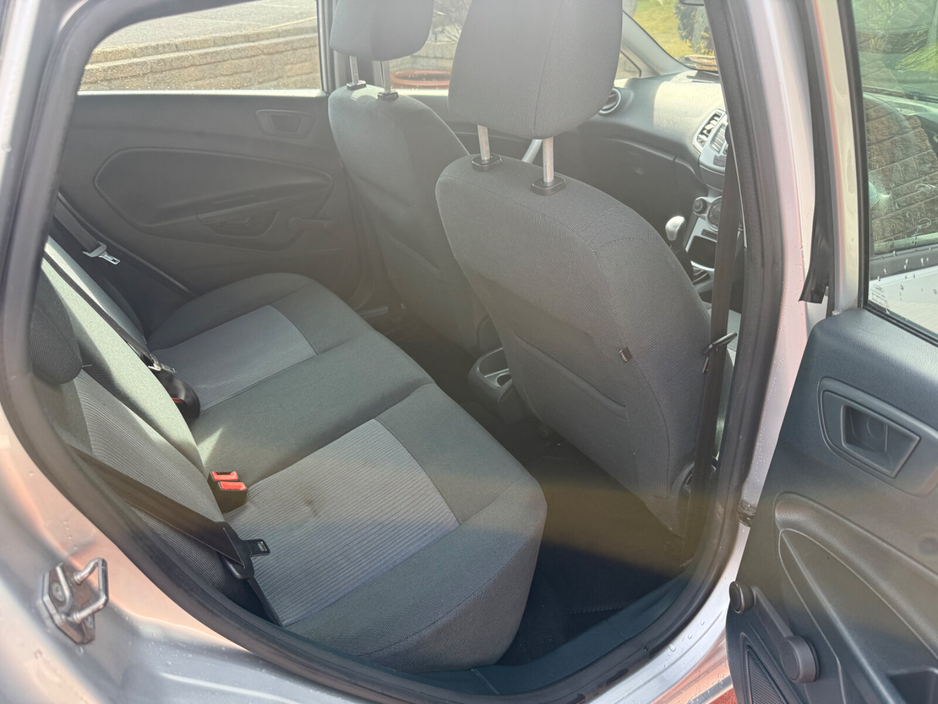 2012 Ford Fiesta - image 17