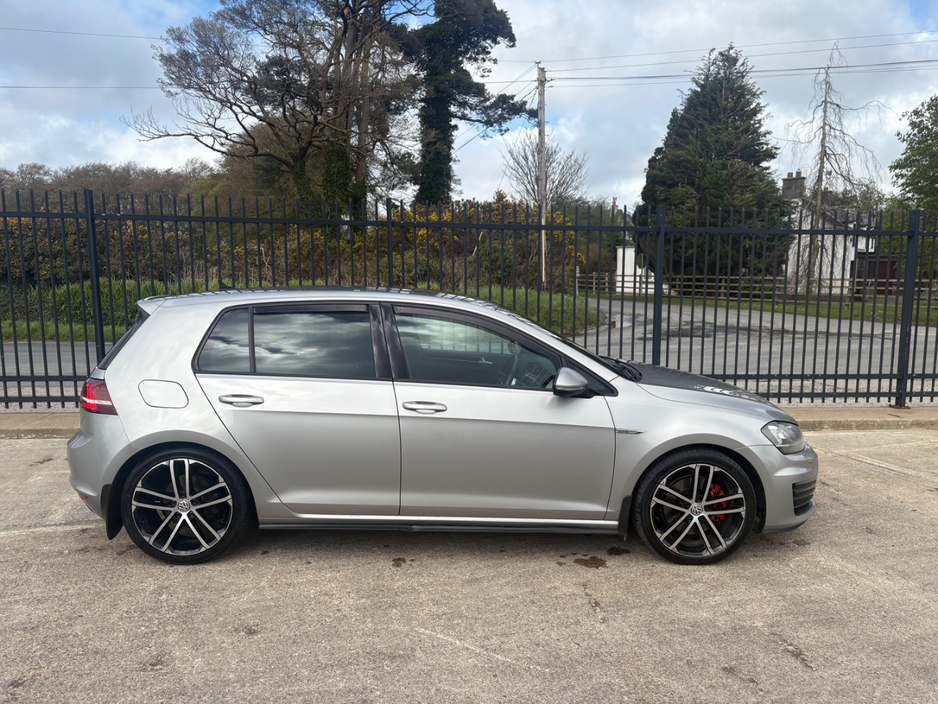 2014 Volkswagen Golf - image 16