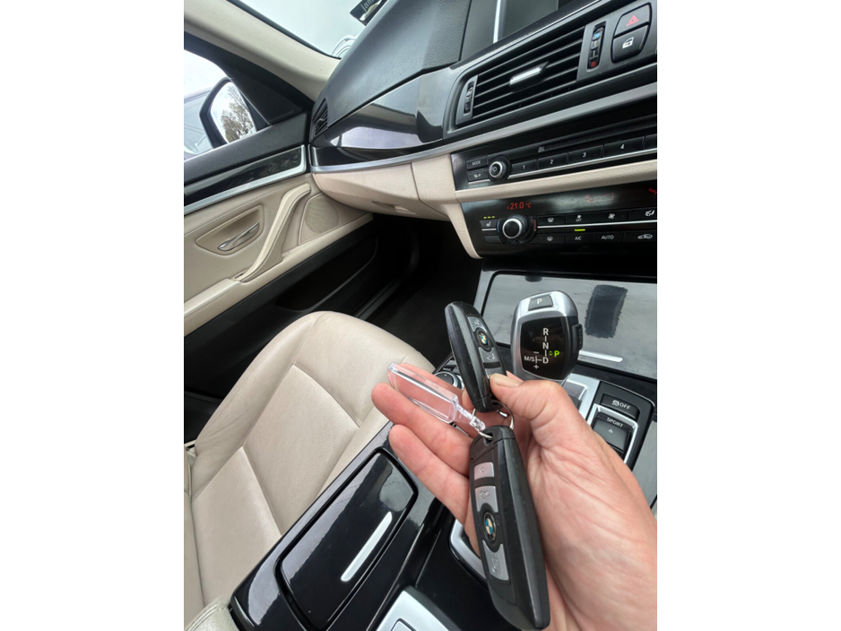 2015 BMW 5 Series - image 12