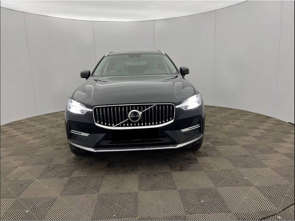 2021 Volvo XC60 - image 5