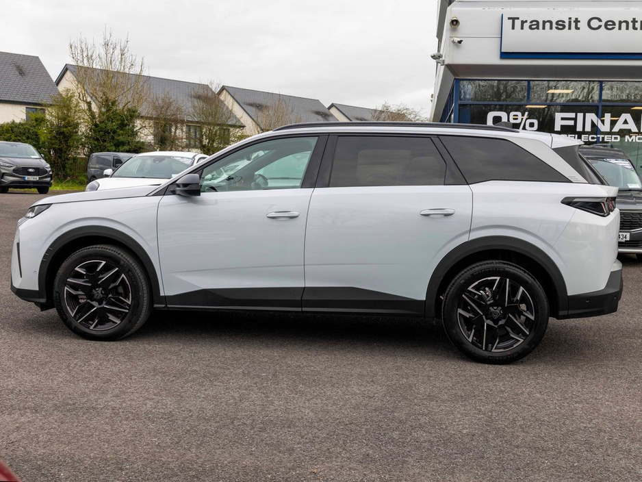 2026 Peugeot 5008 - image 11