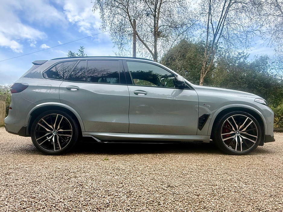 2023 BMW X5 - image 3