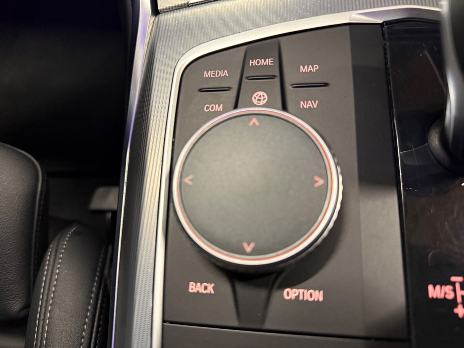 2022 BMW 3 Series - image 18