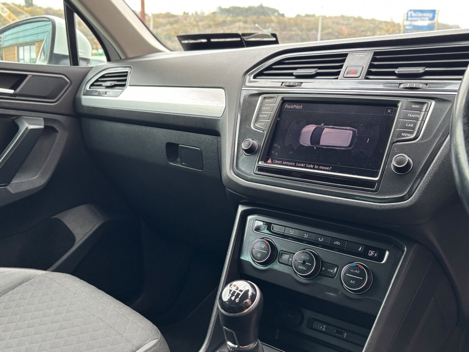 2017 Volkswagen Tiguan - image 9