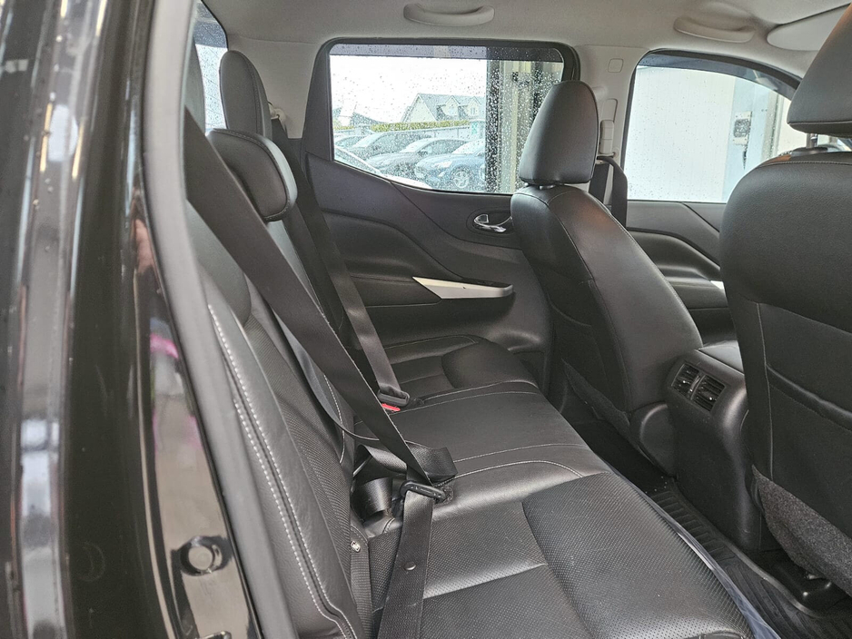 2019 Nissan Navara - image 6